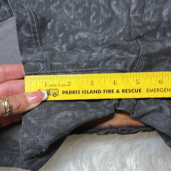 Eddie Bauer Women's Dark Smoke Mid Waisted Slightly Curvy Gray Shorts - Picture 13 of 16